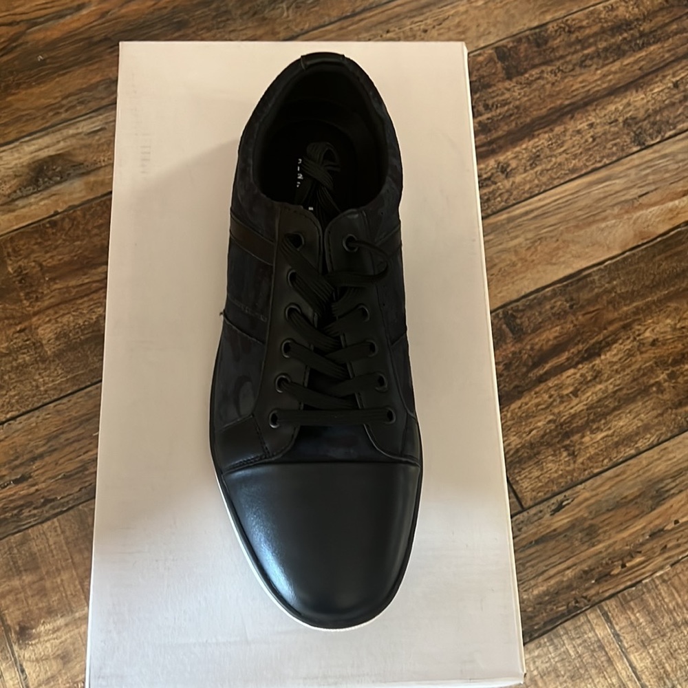 Reaction Kenneth Cole Reaction Center low sneaker Med 8 black